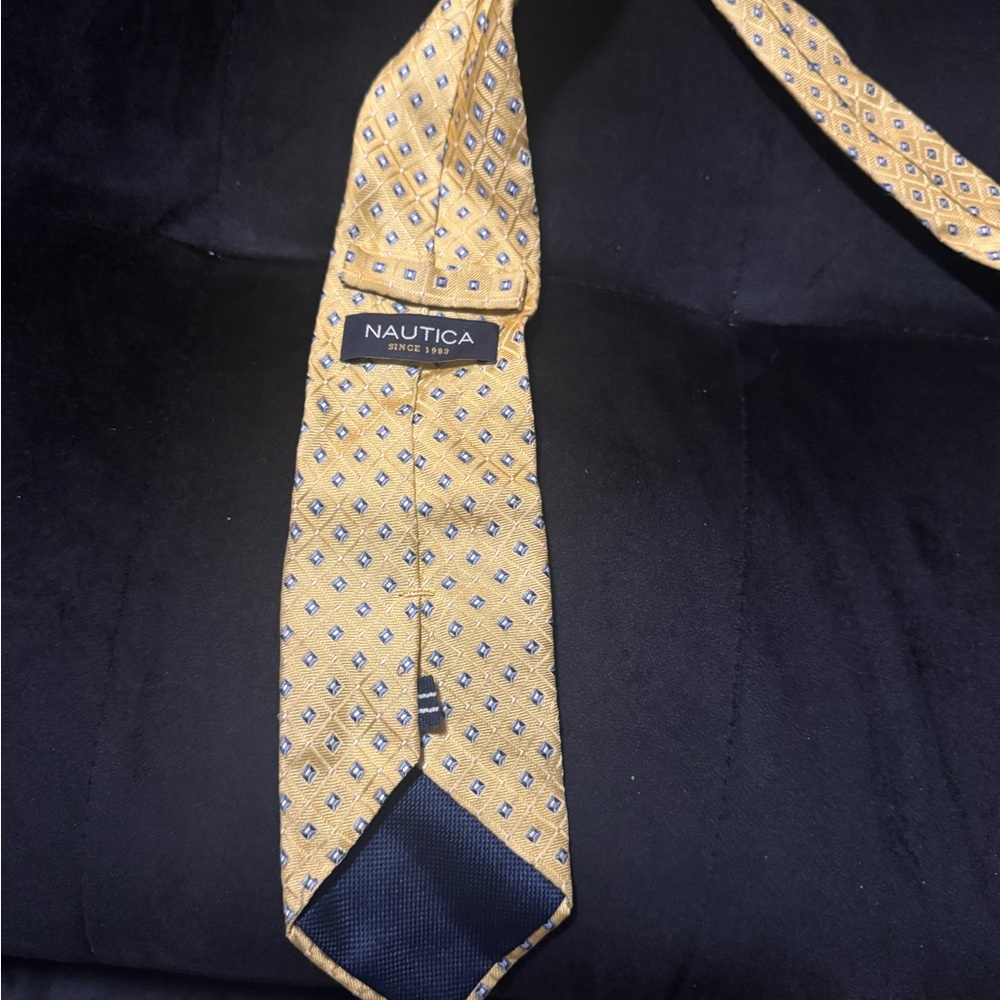 Nautica Yellow and Blue Diamond Pattern Tie